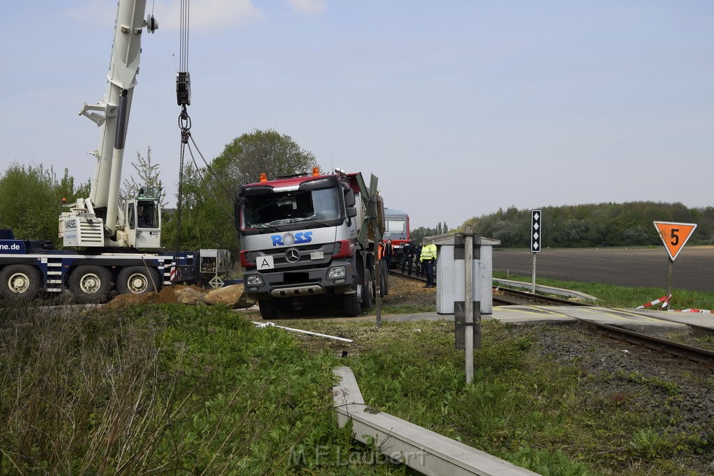 Schwerer VU LKW Zug Bergheim Kenten Koelnerstr P464.JPG - Miklos Laubert